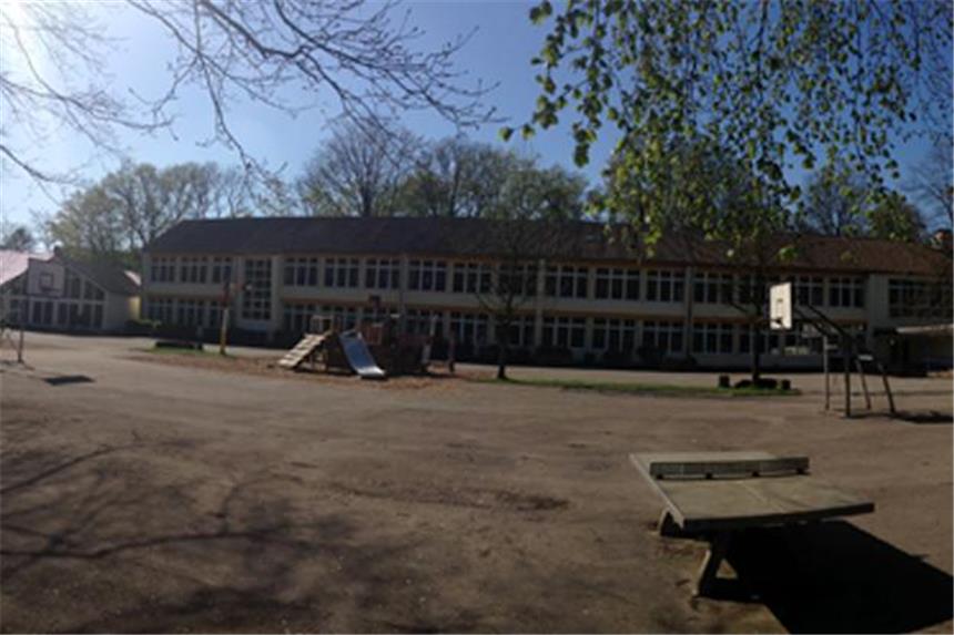Weniger Flüchtlinge in der Selmer Pestalozzi-Schule Nachdem der Schulbetrieb in der Pestalozzischule eingestellt worden ist, wird das Gebäude zu einer kommunalen Flüchtlingsunterkunft.
