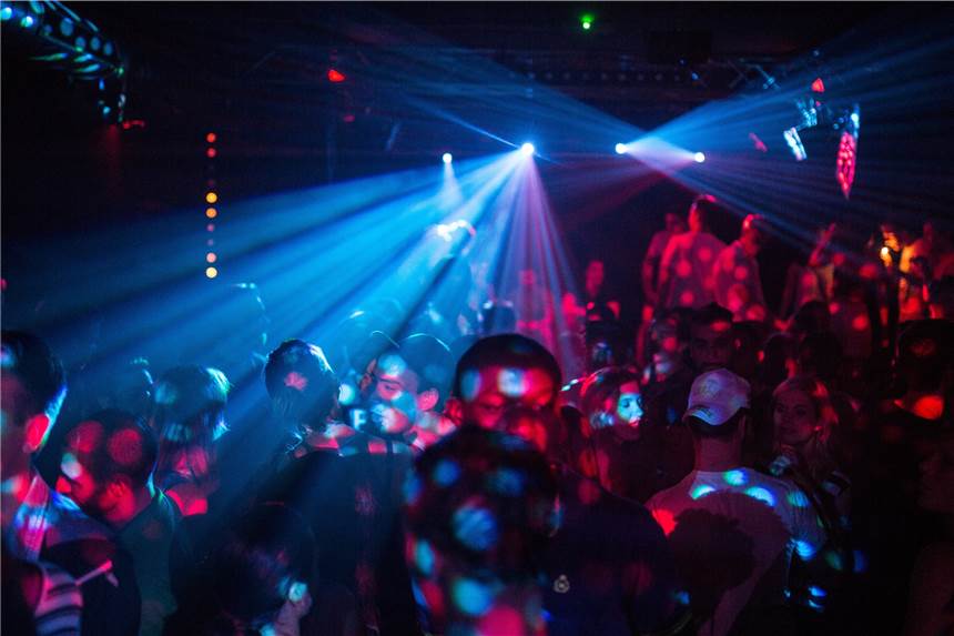 Dortmunder Clubs und DJs verzichten auf Erlöse – für die Ukraine Nachdem die Clubs monatelang geschlossen waren, wollen Veranstalter und DJs jetzt selbst mit einer solidarischen Aktion Menschen aus der Ukraine helfen.