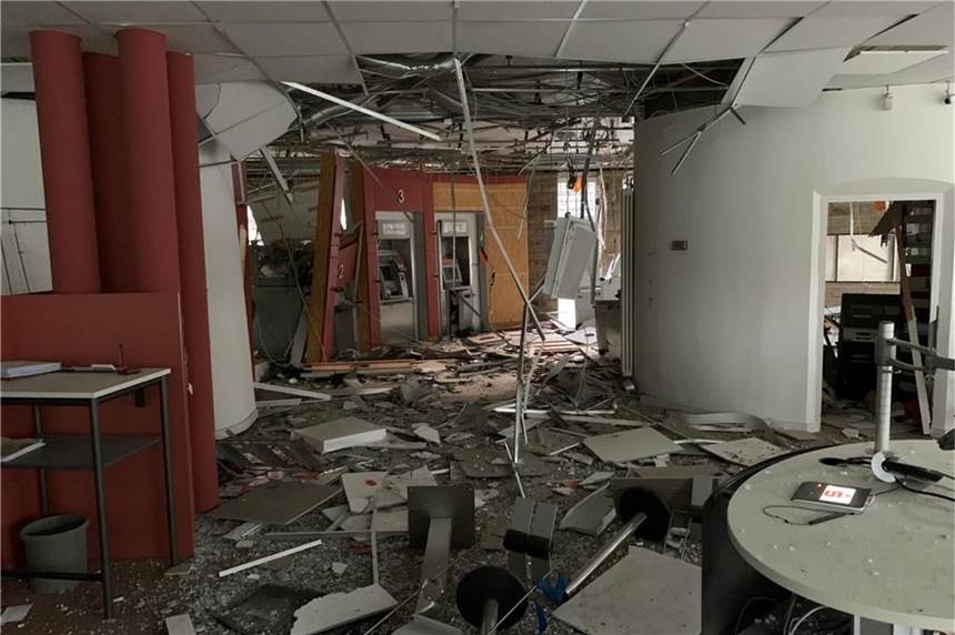 Gesprengte Geldautomaten: So ist der Stand bei der Filiale in Lünen-Süd Nachdem Geldautomaten der Sparkassen-Filiale Lünen-Süd gesprengt wurden, ist das Innere der Räumlichkeiten verwüstet.