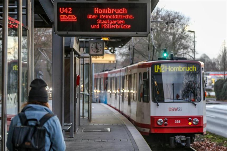 Nachdem Metalldiebe in Scharnhorst die Oberleitung demoliert hatten, konnte die U42  erst ab Samstagmittag wieder fahren.