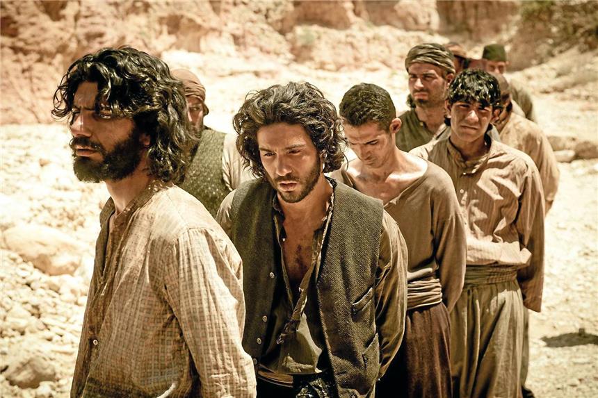 "The Cut" sorgt für stummes Entsetzen Nachdem sie ihren Zweck als Arbeitssklaven erfüllt haben, sollen der Armenier Nazaret (Tahar Rahim, Mi.) und seine christlichen Glaubensbrüder von türkischen Soldaten abgeschlachtet werden.