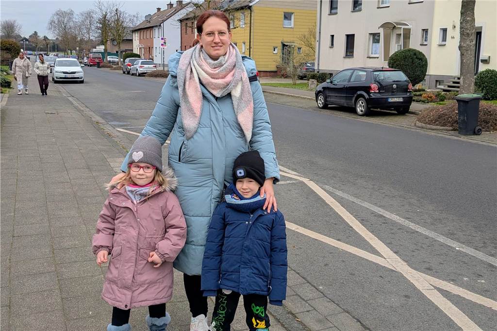 Tochter von Auto angefahren: Wernerin fordert einen sicheren Ostring Nadine Nüsken gemeinsam mit ihrem Sohn Lio-Alexander und seiner Kita-Freundin Paula
