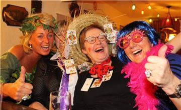 Närrisches Treiben herrschte beim Alweiberkarneval in Raesfeld.
