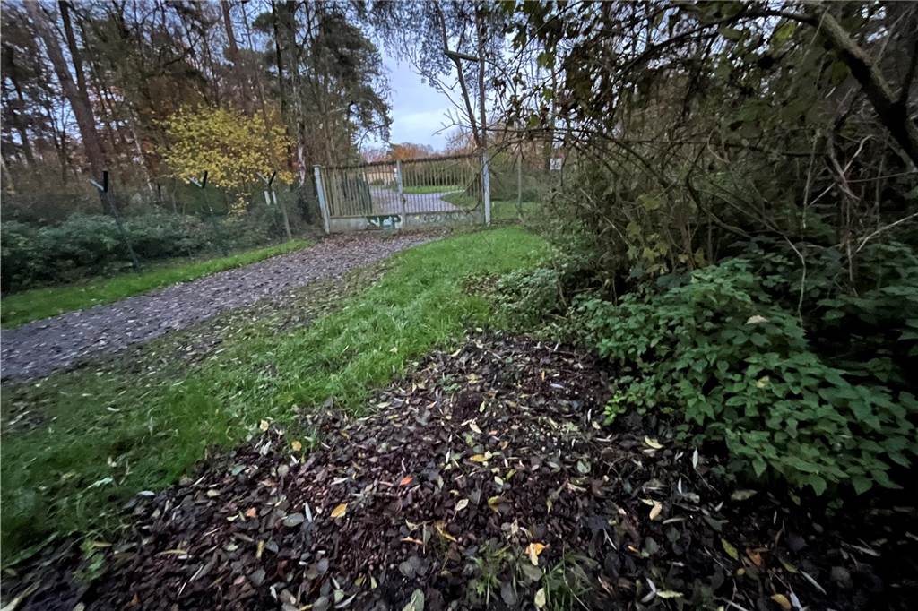 „Alle Scheiben haben gewackelt“: Anwohner ärgert sich über LAFP-Übungen ohne Vorwarnung Zaun am früheren Militärgelände in Selm-Bork, das jetzt vom LAFP genutzt wird.