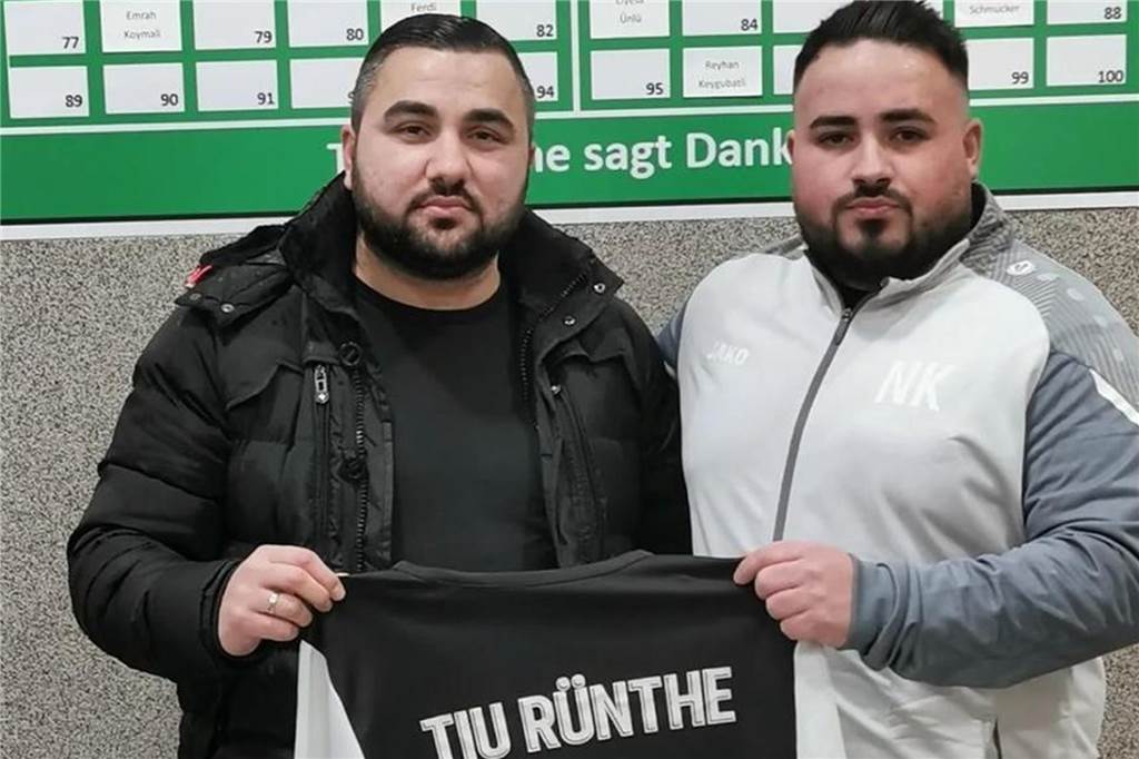 Noch ein Neuzugang: TIU Rünthe vereint Brüderpaar Nail Kocapinar (r.) setzt auf die Defensivkünste von Cengiz Duman.