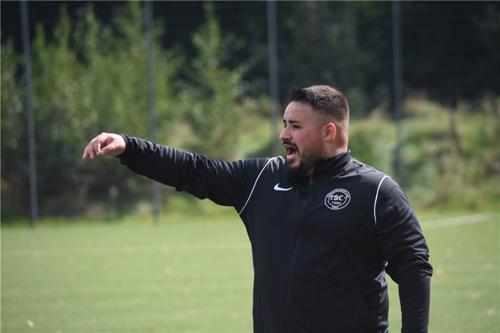 TSC Kamen und Nail Kocapinar haben einen Plan gegen den Abwärtsstrudel Nail Kocapinar und der TSC Kamen unterlagen mit 1:2 in Aplerbeck.