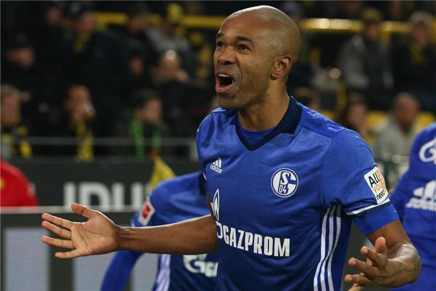 Schalke: Routinier Naldo verlängert Vertrag Naldo verlängert seinen Vertrag beim FC Schalke 04 bis 2019. Foto: Friso Gentsch