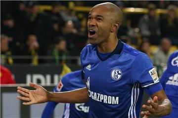 Naldo verlängert seinen Vertrag beim FC Schalke 04 bis 2019. Foto: Friso Gentsch