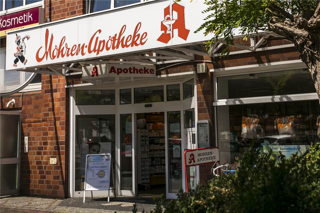 „Mohren-Apotheke“: Was die Online-Debatte mit rund 400 Beiträgen offenbart Name und Logo der „Mohren-Apotheke“ sorgen für Diskussionen. In Berlin erreichten Aktivisten unlängst die Umbenennung der ÖPNV-Haltestelle „Mohrenstraße“.