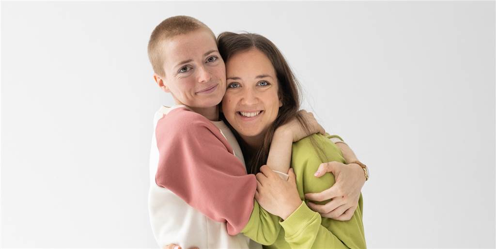 Oktopulli: Gründerin aus Ahaus erhält Preis für besondere Kindermode Nancy Frehse (l.) und Carla Reuter haben mit den Oktopullis der Erwachsenenkollektion den nächsten Schritt gemacht. Sie setzen voll auf nachhaltige Produktion – und wurden dafür auch schon mit einem Preis ausgezeichnet.