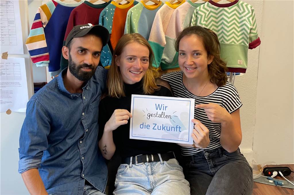 Ahauserin will mit Oktopulli Kinderkleidung bieten, die über Jahre hält Nancy Frehse (M.) aus Ahaus, ihre Kommilitonin Carla Reuter sowie Fahim Abbasi sind im Moment das Team hinter Oktopulli. Das kleine Unternehmen plant ein langsames, organisches Wachstum.