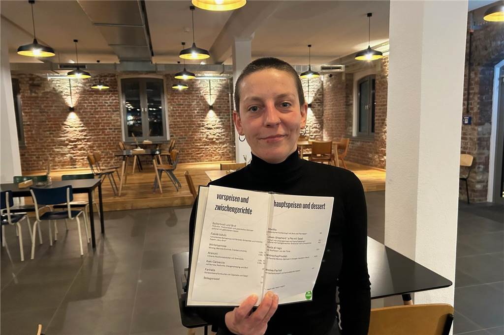 Großer Andrang bei Gastro-Eröffnung an der Speicherstraße "Nansen"-Betriebsleiterin setzt auf eine vielfältige Speisen- und Getränkekarte.