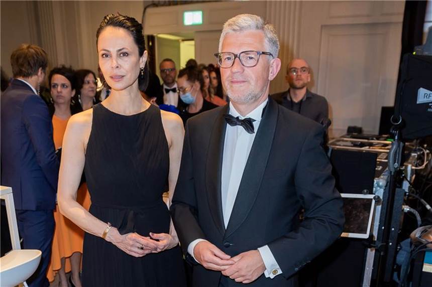 Bundespresseball zur Ukraine: Botschafter statt Bundespräsident Natalia Klitschko, Sängerin und Frau des Bürgermeisters von Kiew, und Andrij Melnyk, Botschafter der Ukraine in Deutschland, besuchten den 69. Bundespresseball im Berliner Hotel Adlon.
