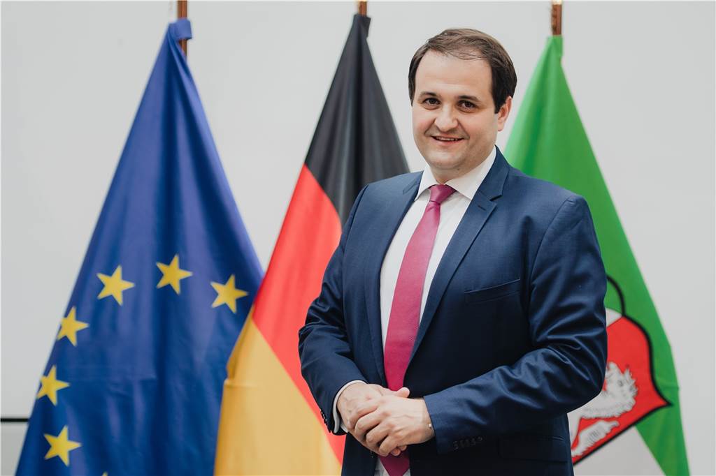 NRW: Diese Minister aus der Landesregierung kennen die Bürger nicht Nathanael Liminski (CDU), Minister und Chef der Staatskanzlei, aufgenommen am Rande der Ernennung des neues Landeskabinetts.