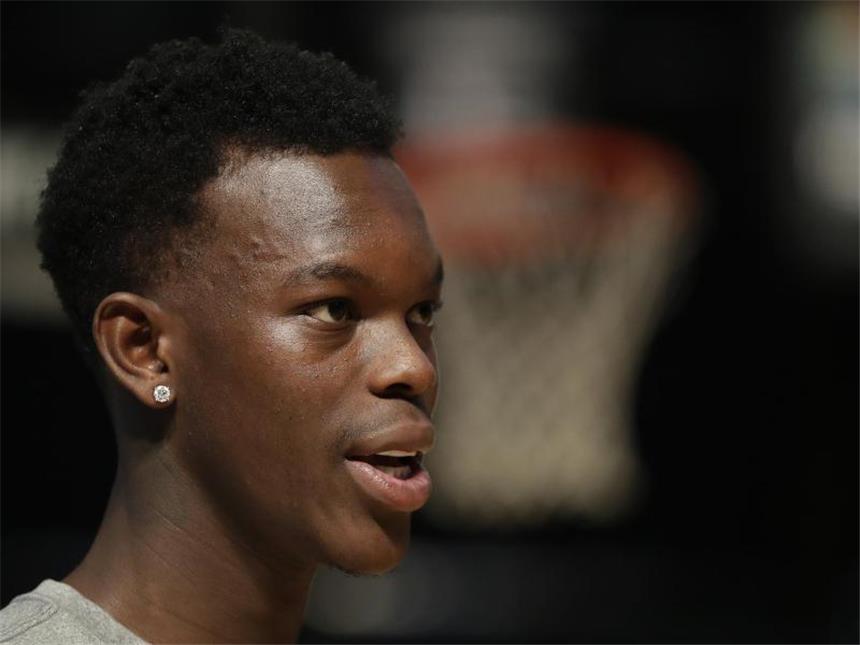 Schröder: "Langfristig" Nowitzkis Aufbau fortführen Nationalspieler Dennis Schröder erwartet bei der EM ein besseres Abschneiden als 2015. Foto: Themba Hadebe
