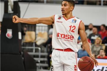 Nationalspieler Maodo Lo bleibt beim Bamberger Team. Foto: Nicolas Armer