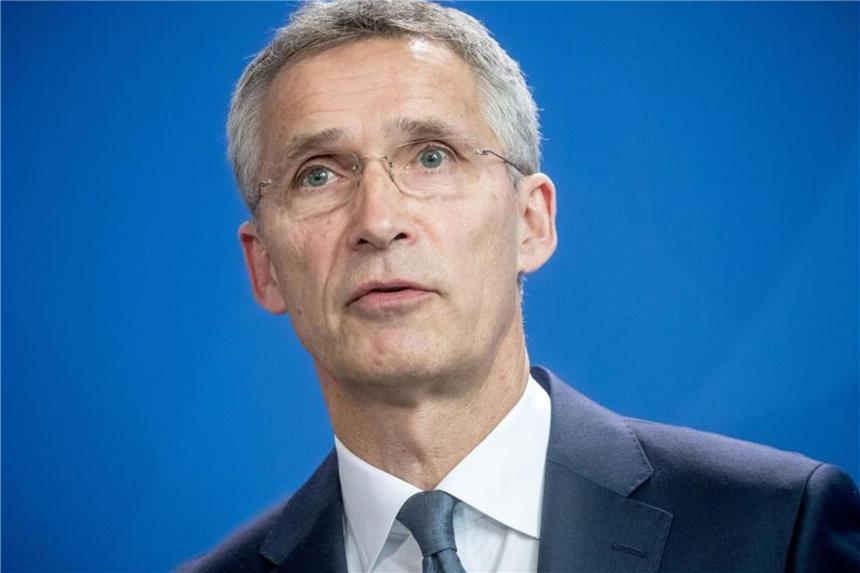 Nato-Chef fordert von Deutschland höhere Militärausgaben NATO-Generalsekretär Jens Stoltenberg beim Besuch im Kanzleramt vor zwei Wochen. Vor dem Nato-Gipfel kommende Woche fordert der Generalsekretär des Bündnisses von Deutschland deutlich höhere Militärausgaben. Foto: Michael Kappeler