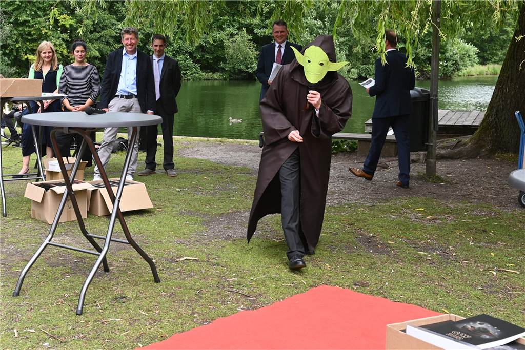 Gesamtschule Wulfen verabschiedete Abiturientia im Star-Wars-Stil Natürlich war auch Meister Yoda zu Gast.