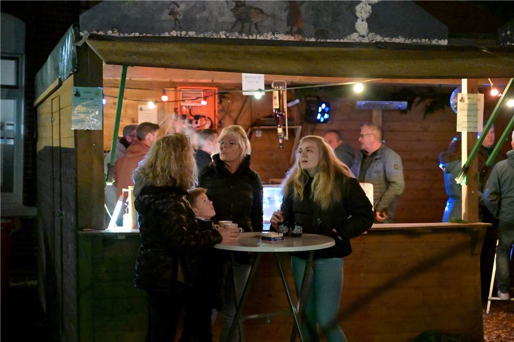 Natürlich waren Glühwein und andere warme Getränke besonders gefragt.