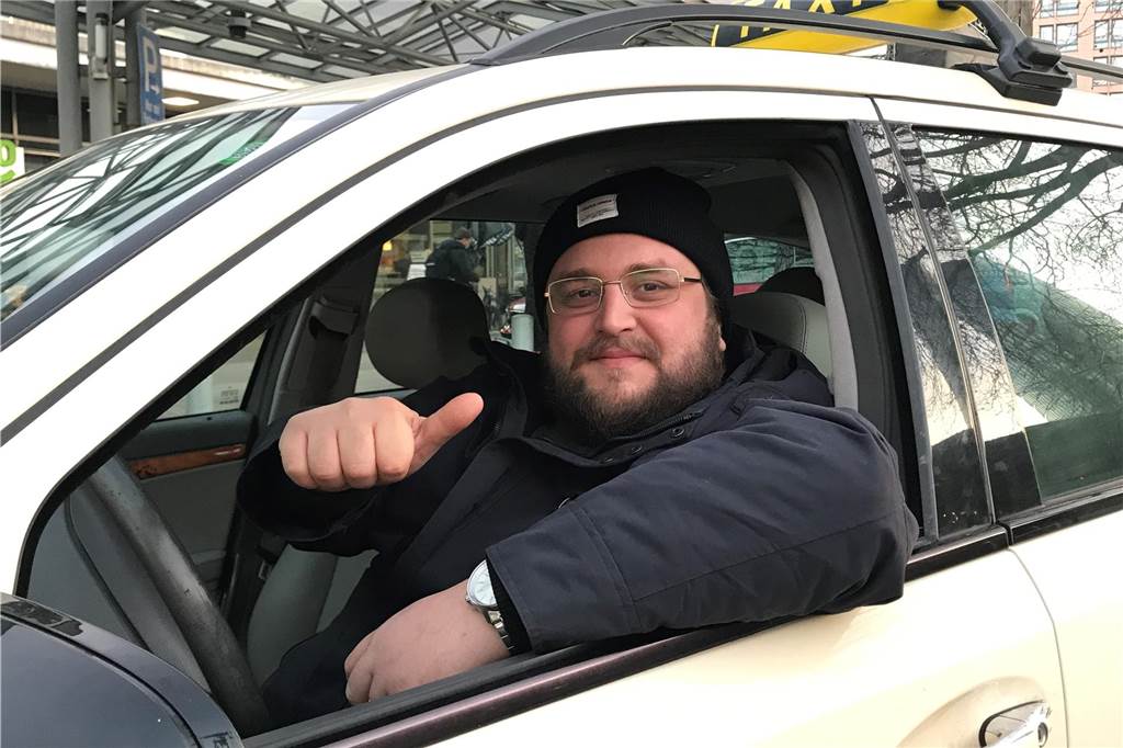 Stillstand bei Bus und Bahn als „starkes Signal“ an Arbeitgeber Nazmi Ertekin und viele andere Taxifahrer profitierten vom Bus-und-Bahn-Streik.