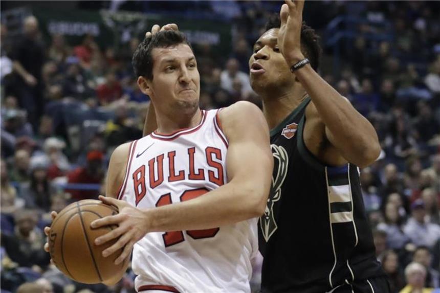 NBA-Profi Paul Zipser (l) nimmt für Deutschland an der WM-Qualifikation teil. Foto: Morry Gash/AP