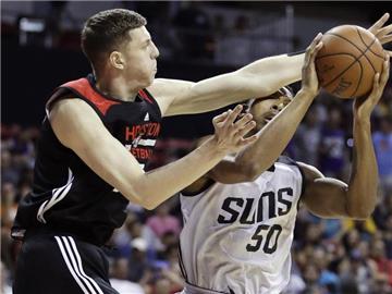 NBA-Rookie Isaiah Hartenstein (l) steht vor seinem Debüt im Nationalteam. Foto: John Locher