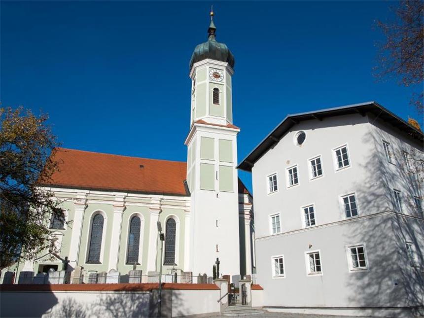 Pfarrer hat Zorneding nach Morddrohungen verlassen Ndjimbi-Tshiende wird eine neue Stelle im Bistum antreten. Archivbild Foto: Peter Kneffel