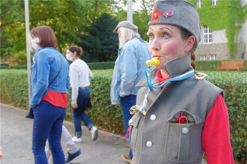 „Runde um den Block“ startet und führt durch die Ruhrwiesen „Ne Runde um den Block" ist eine von Jörg Rost geschaffene Alternative zum Welttheater der Straße in Coronazeiten. In diesem Jahr führt die Runde nicht in die Innenstadt, sondern in die Ruhrwiesen.