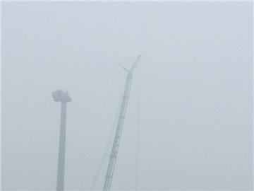 Nebel behinderte die Bauarbeiten.