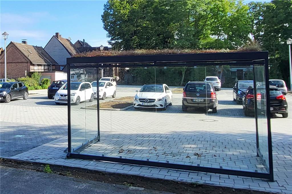 Parkplatz ist fertig: Bauarbeiten an der Altenhammstraße mit Verzögerung beendet Autos stehen auf dem neuen Parkplatz an der Altenhammstraße in Herbern.