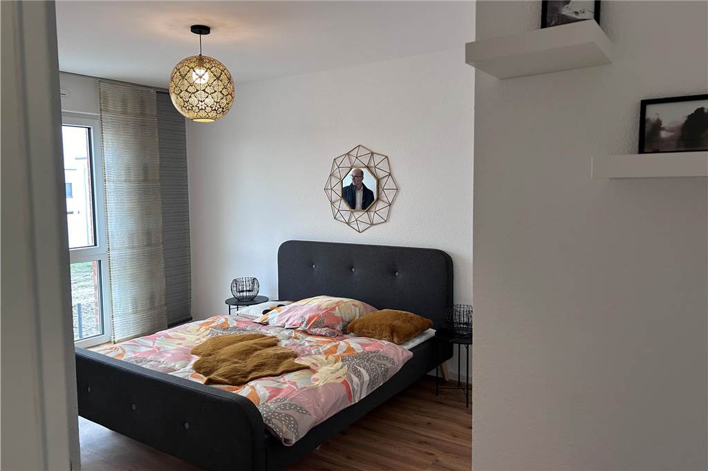 Neben dem Kinderzimmer schließt das Schlafzimmer der Eltern an.