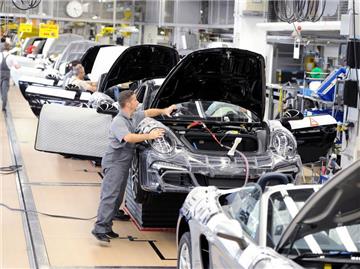 Neben dem Porsche Stammwerk in Stuttgart-Zuffenhausen wird Boxster jetzt auch im Volkswagenwerk in Osnabrück gebaut. Foto: Bernd Weißbrod