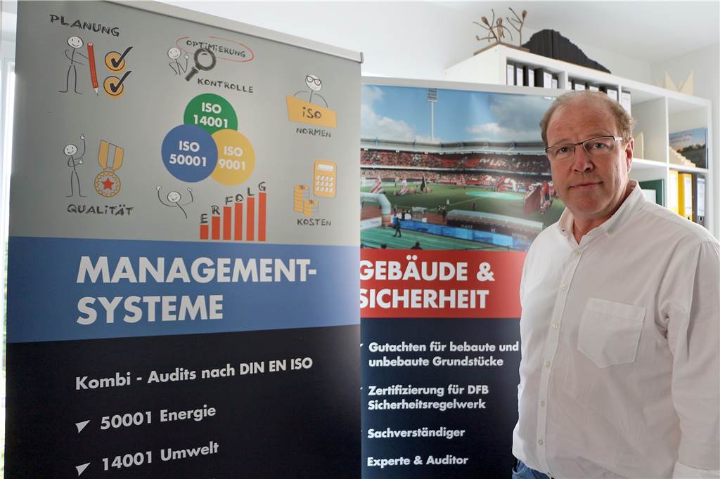 Neben dem Steckenpferd Gebäude und Sicherheit unter anderem mit Zertifizierungen für das DFB-Regelwerk berät Heiner Hollekamp mit seinem Team speziell in Sachen internationale Managementsysteme.