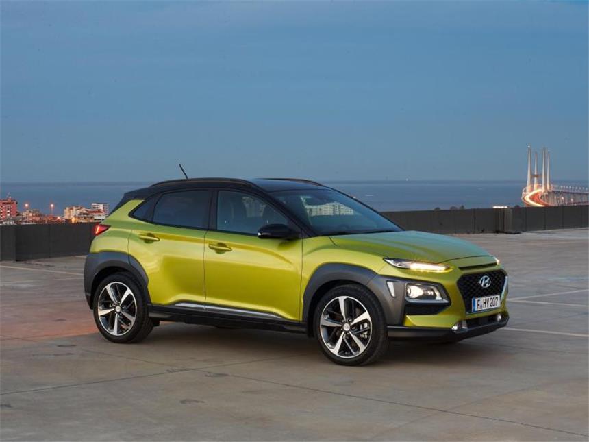 Hyundai Kona im Test: Stadt, Land, Strand Neben den expressiven Formen legt der Hyundai Kona einen farbenfrohen Auftritt hin. Foto: Hyundai/dpa