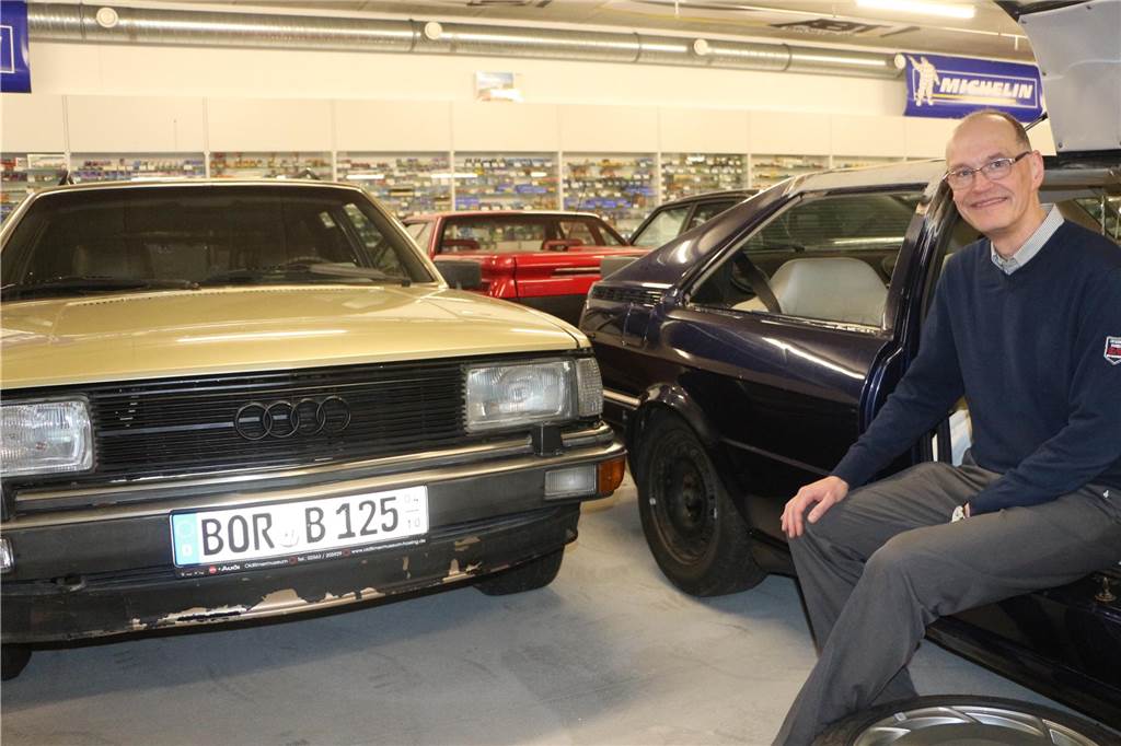 25 Jahre Siku- und Audi-Museum: 38.500 Modelle und kein Ende in Sicht Neben den kleinen Modellen ist bei Thomas Höing früh auch die Leidenschaft für große Unikate entfacht worden. Kommissar Zufall spielt dabei immer wieder eine Rolle. Ein Coup gelang dem Ingenieur im letzten Oktober noch mit diesem ARTZ Audi 200 Kombi quattro.