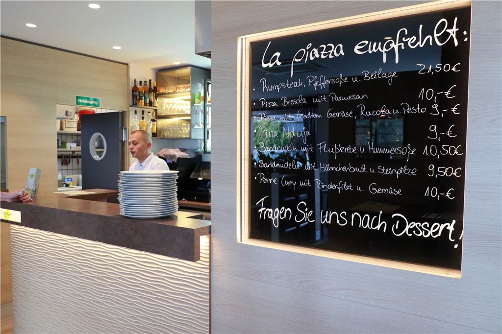 „La Piazza“ heißt der neue Hotspot für gutes Essen in Oeding Neben der Karte gibt es immer aktuelle Angebote.