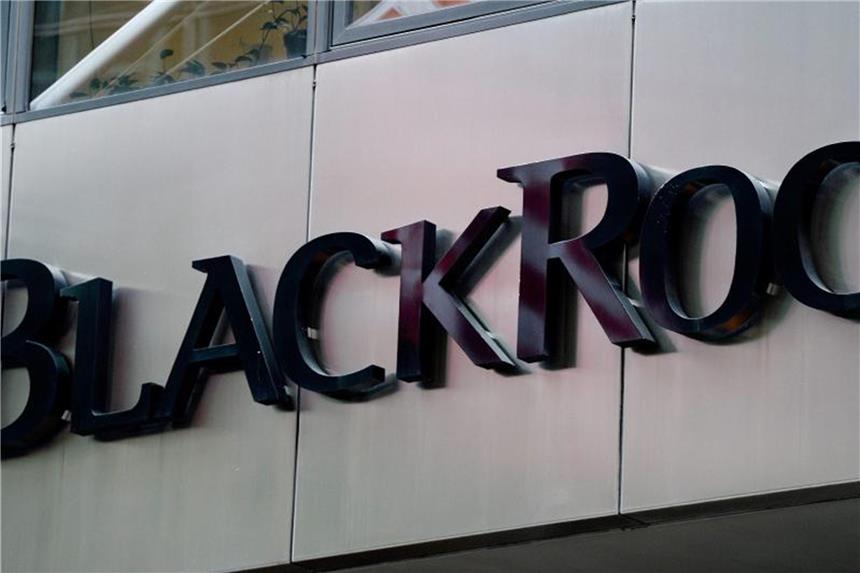 Neben einer Reihe neuer Anlageprodukte sollen bei Blackrock künftig auch einige bestehende Investmentfonds Waffenhersteller und -händler ausschließen. Foto: Justin Lane/EPA