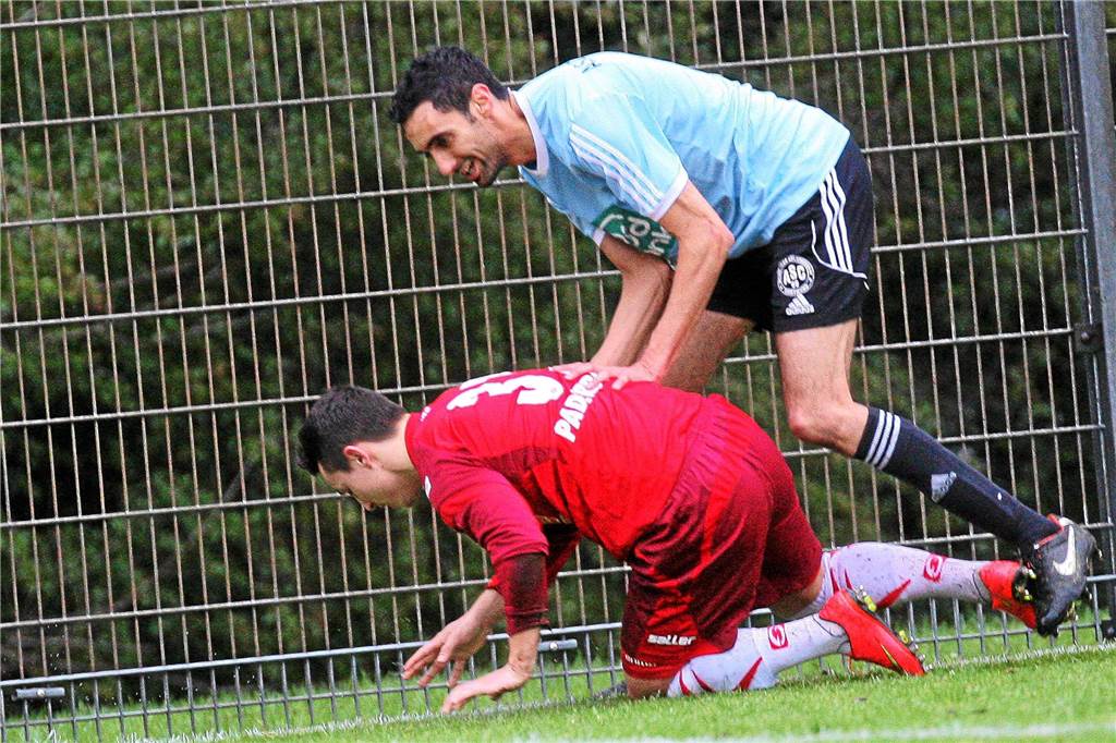 Die Trainersuche beim FC Brünninghausen ist beendet - Klub vertraut einer Doppelspitze Neben Florian Gondrum ist jetzt Rafik Halim der zweite starke mann beim FC Brünninghausen.