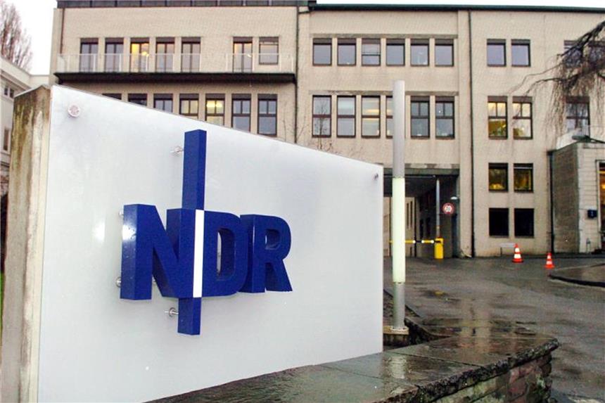 Streit ums UKW-Radio: Dienstleister droht mit Abschaltung Neben großen privaten Radiosendern drohen auch dem NDR, MDR und Deutschlandradio die UKW-Abschaltung. Foto: Maurizio Gambarini