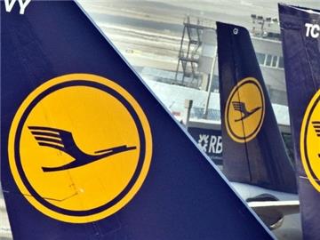 Neben Passagier- und Frachtrückgängen in der Wirtschaftskrise sieht sich die Lufthansa zunehmend der Konkurrenz von Billigfliegern ausgesetzt.
