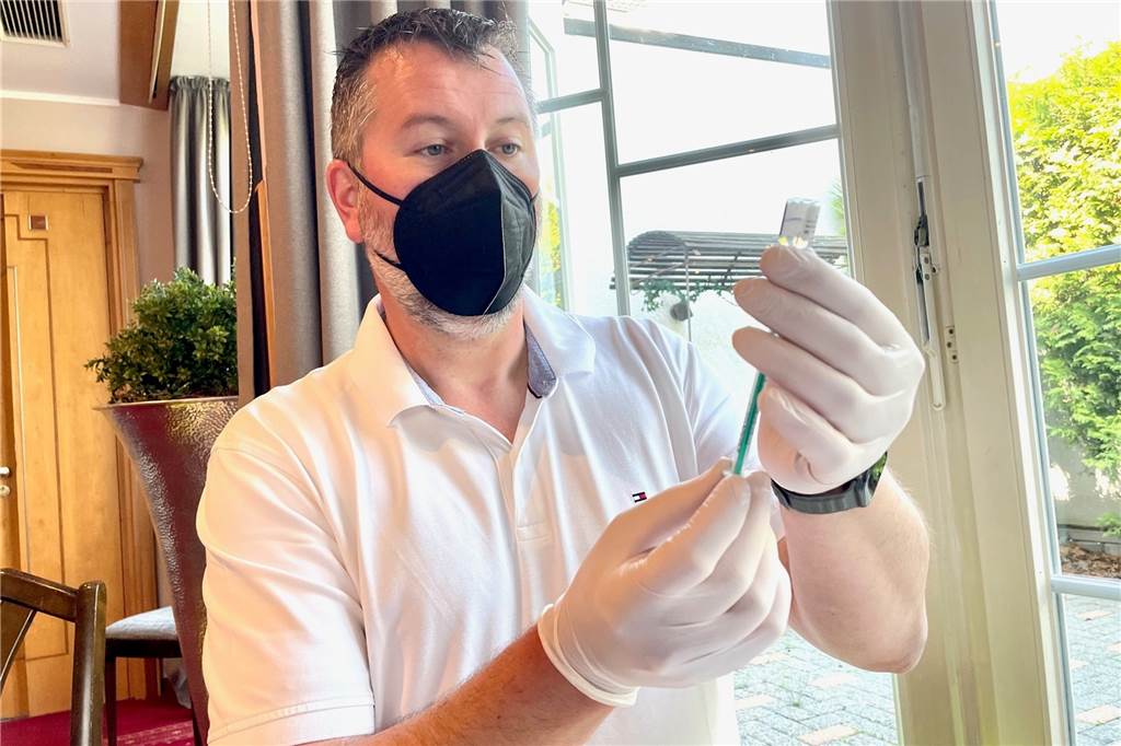 „Nicht in jeder Pommesbude testen lassen“: Arzt kritisiert Test-Management Neben Testzentren organisiert Dr. Oliver Heine auch Impfzentren.