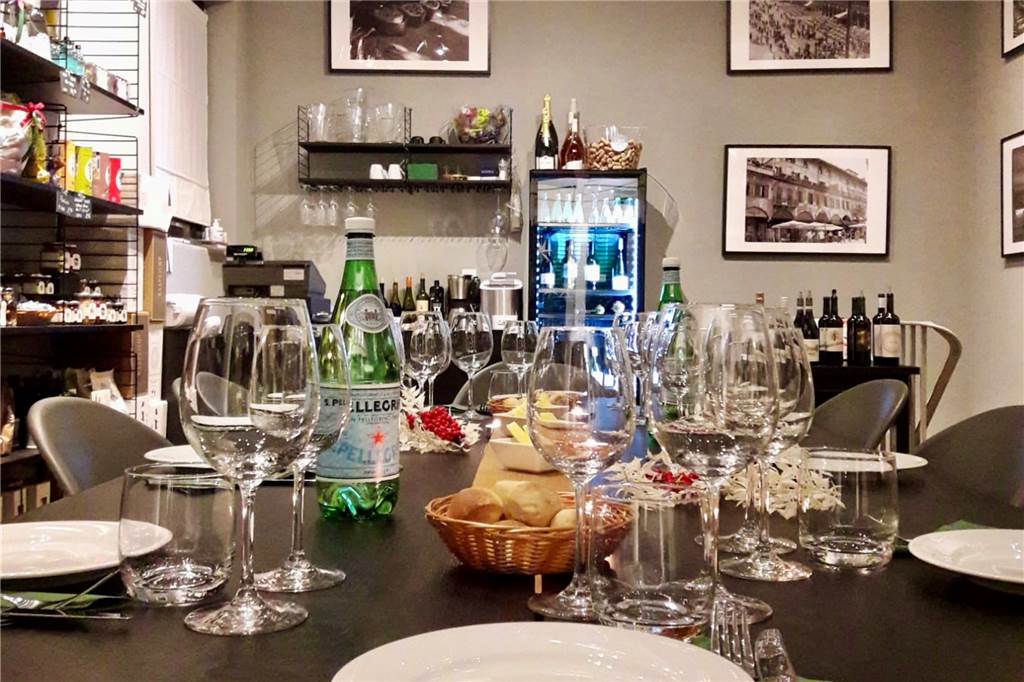 „Der kleine Weinladen“ im Dortmunder Süden: Weinproben sind der Renner Neben Themenabenden zu Weinen gibt es auch Whiskey- oder Gin-Tastings.