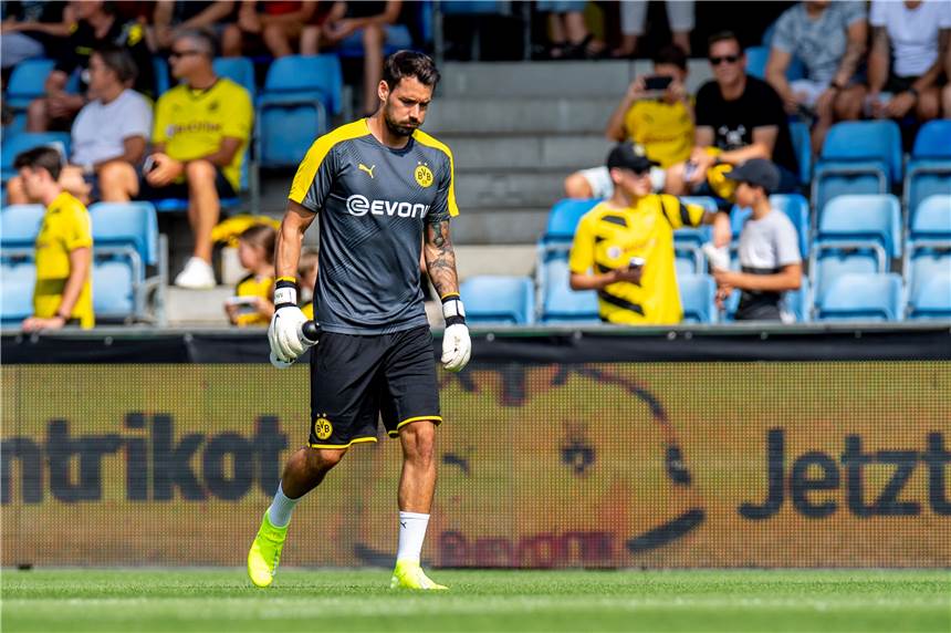 Verletzungssorgen beim BVB – Hazard, Brandt und auch Bürki betroffen Neben Thorgan Hazard und Julian Brandt muss auch Roman Bürki momentan pausieren.