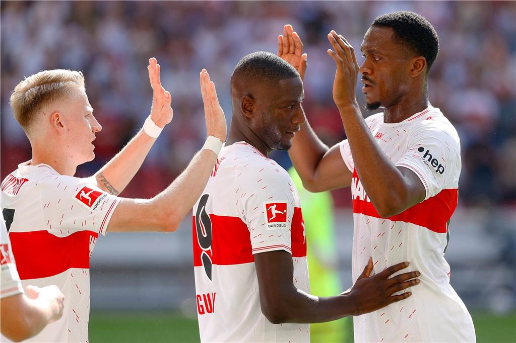 Mit dieser Aufstellung könnte der BVB in Stuttgart starten: Alle Fakten zur Bundesliga Neben Torjäger Serhou Guirassy (M.) wichtige Stützen des VfB Stuttgart: die Ex-BVB-Spieler Dan-Axel Zagadou (r.) und Chris Führich.