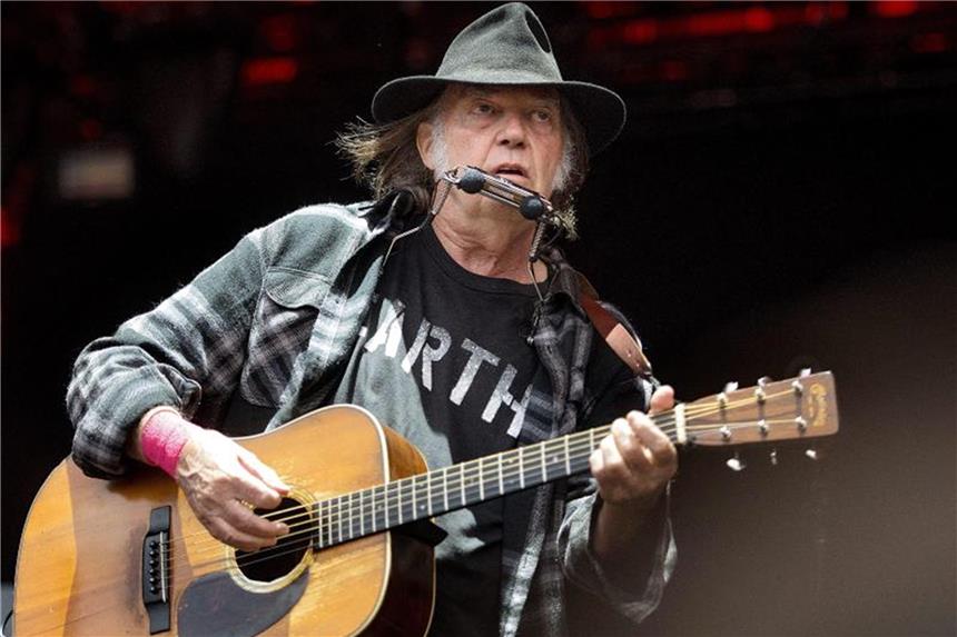 Neil Young: Wehmut und Wut über die Wahlheimat Neil Young hält die Hippie-Ideale hoch. Foto: Nils Meilvang