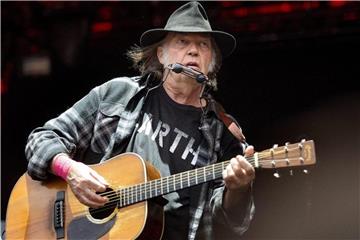 Neil Young hält die Hippie-Ideale hoch. Foto: Nils Meilvang