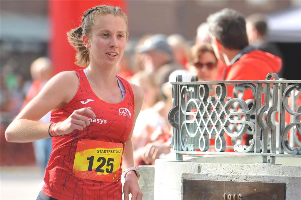 Steven Orlowski bleibt unter 15 Minuten Nele Siebert gewann den Hauptlauf bei den Frauen.