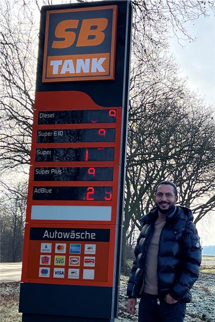 Nach langer Umbauzeit: Tankstelle an Gahmener Straße öffnet mit vielen Neuerungen Neu ist nicht nur der Name an der Tankstelle. Viele Änderungen warten auf die Kunden.