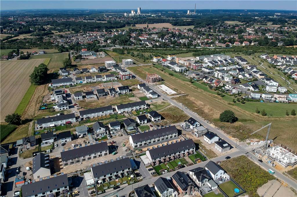 OB Westphal: Stadt Dortmund will künftig selbst Wohnungen bauen Neubaugebiet Brechtener Heide nahe der Autobahn A2.