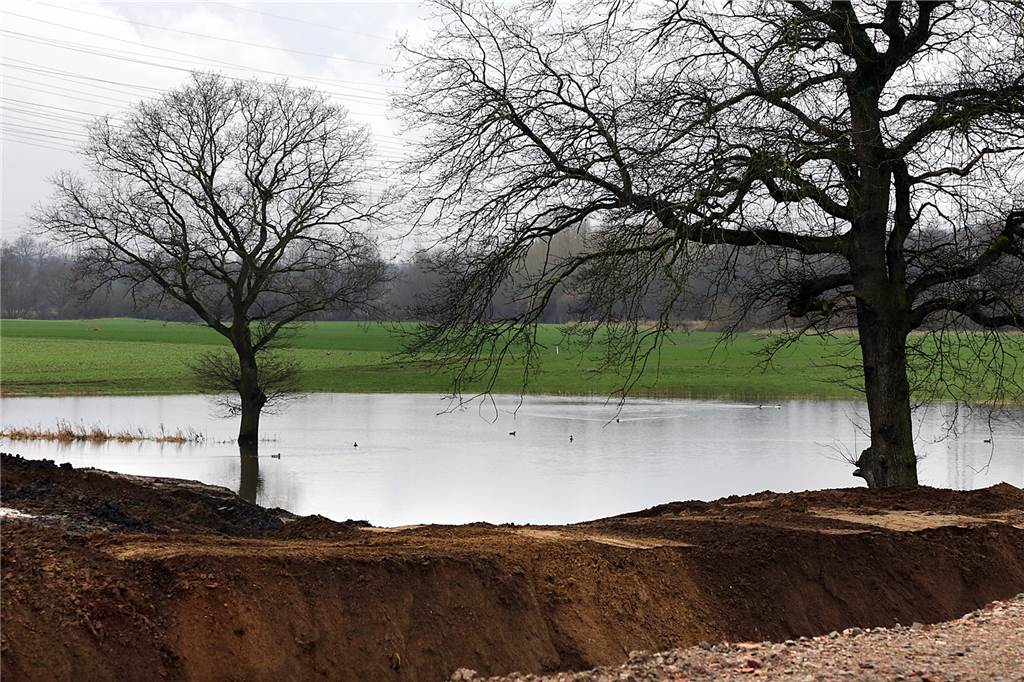 Mit Video: „Wir haben hier den Mercedes unter den Deichen gebaut“ Neue Auenlandschaften an der Lippe sorgen für mehr Hochwasserschutz und Bio-Diversität.